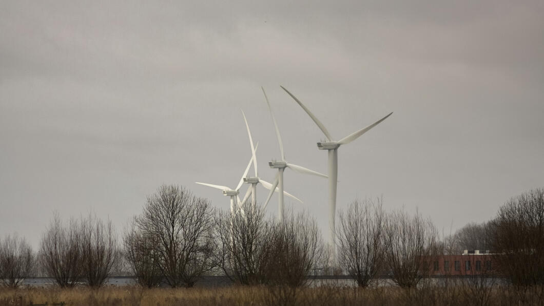 Windmolens langs A12, foto Studiorama