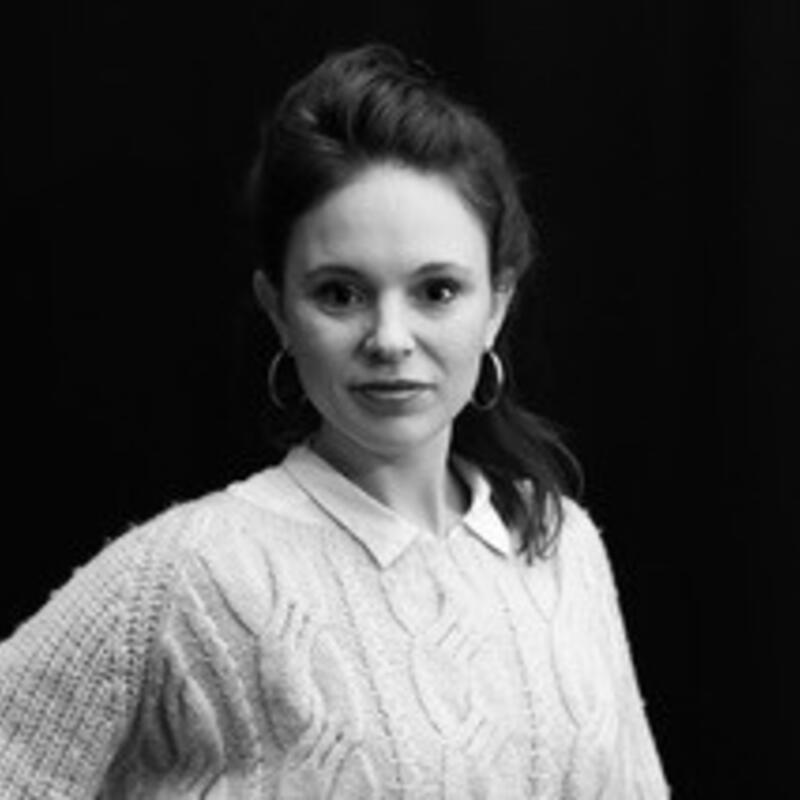 zwart wit foto van claire