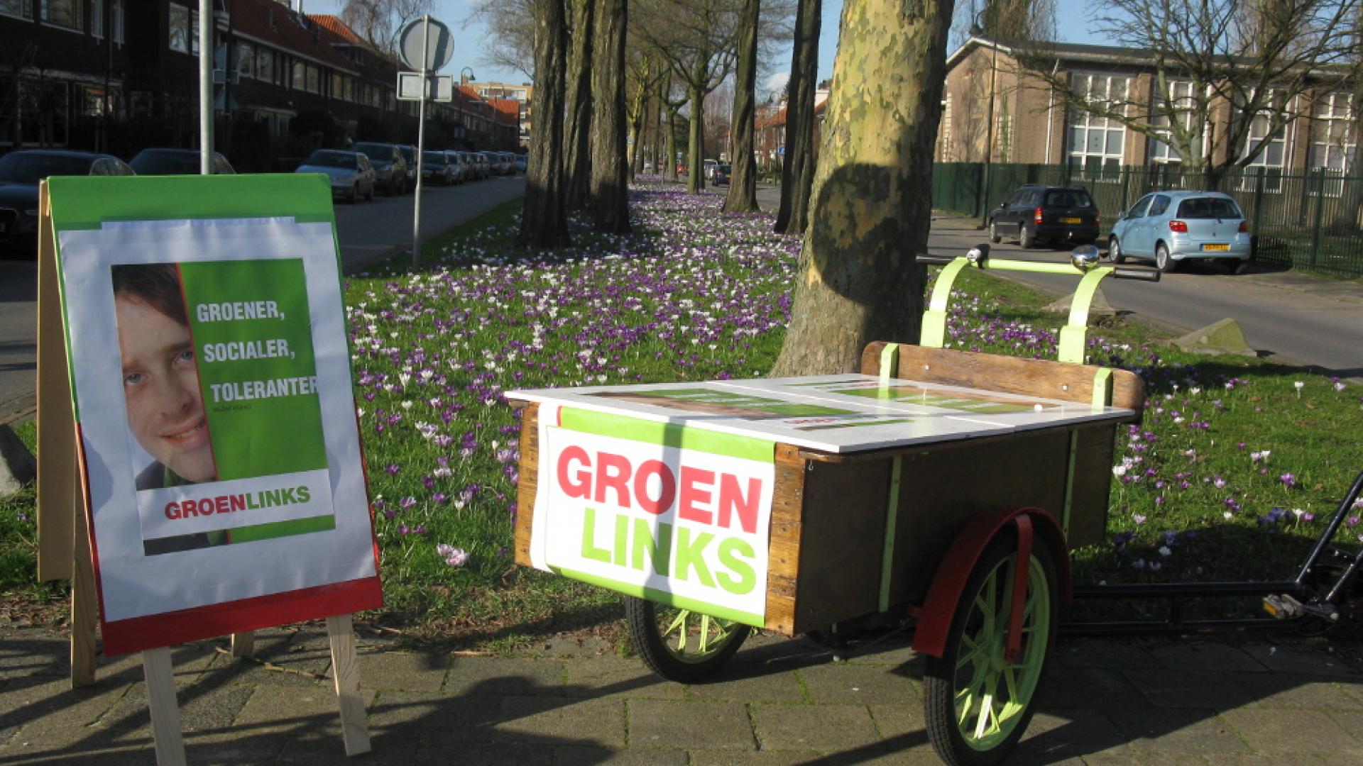 Bakfiets van GroenLinks staat op een plek in Gouda