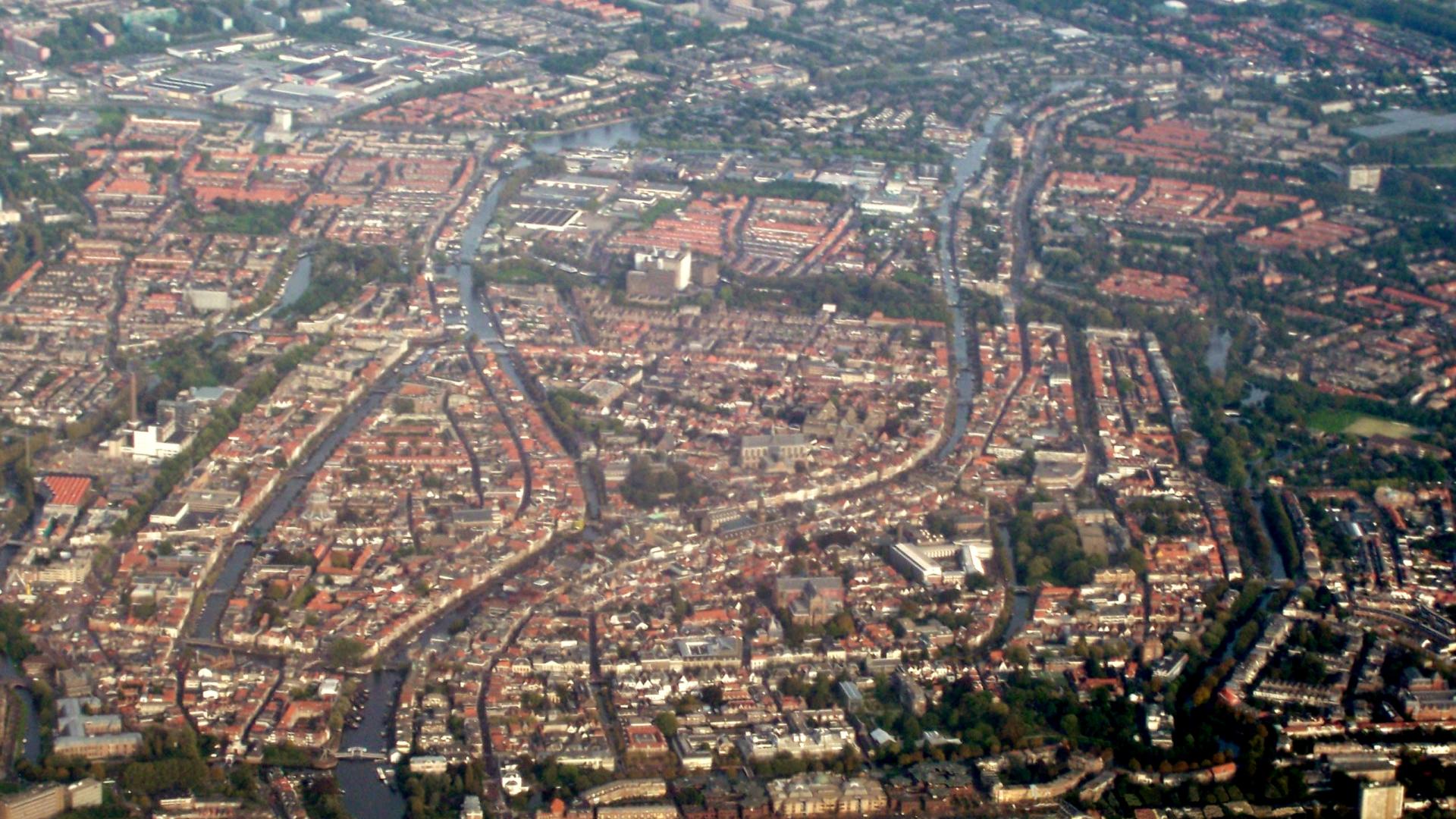 Luchtfoto van het centrum van Leiden